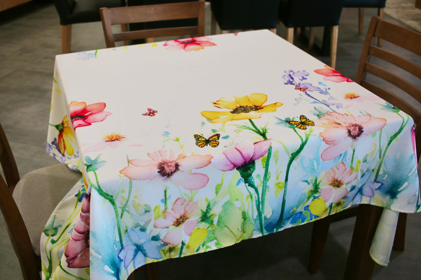 CQ POPPY TABLECLOTH